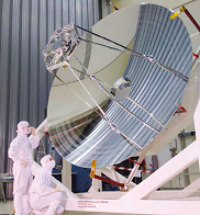 Le télescope Herschel finalisé, après assemblage des douze pétales, métallisation et polissage de surface. Source : ESA.