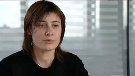  Angélique, chef de produit industrie pharmaceutique - une vidéo métier Pôle emploi 