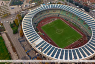 Intégration de cellules photovoltaïques couches minces sur verre dans un stade de football (A : Stade Marcantonio-Bentegodi à Vérone, Italie).