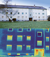 Effet de l’installation de systèmes d’isolation thermique par l’extérieur (ITE). bâtiment après isolation par l’extérieur. En bas figurent les images thermiques du bâtiment.