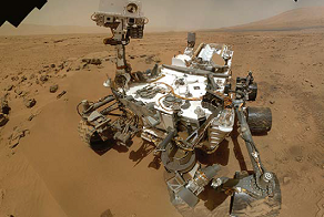 Le véhicule Curiosity est actuellement sur Mars pour analyser son environnement grâce à des instruments embarqués comme ChemCam et SAM.