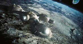 Simulation futuriste de l’aspect que pourrait avoir une base lunaire. Le projet de base lunaire est le seul objectif réalisable à moyen terme. Source : ESA.